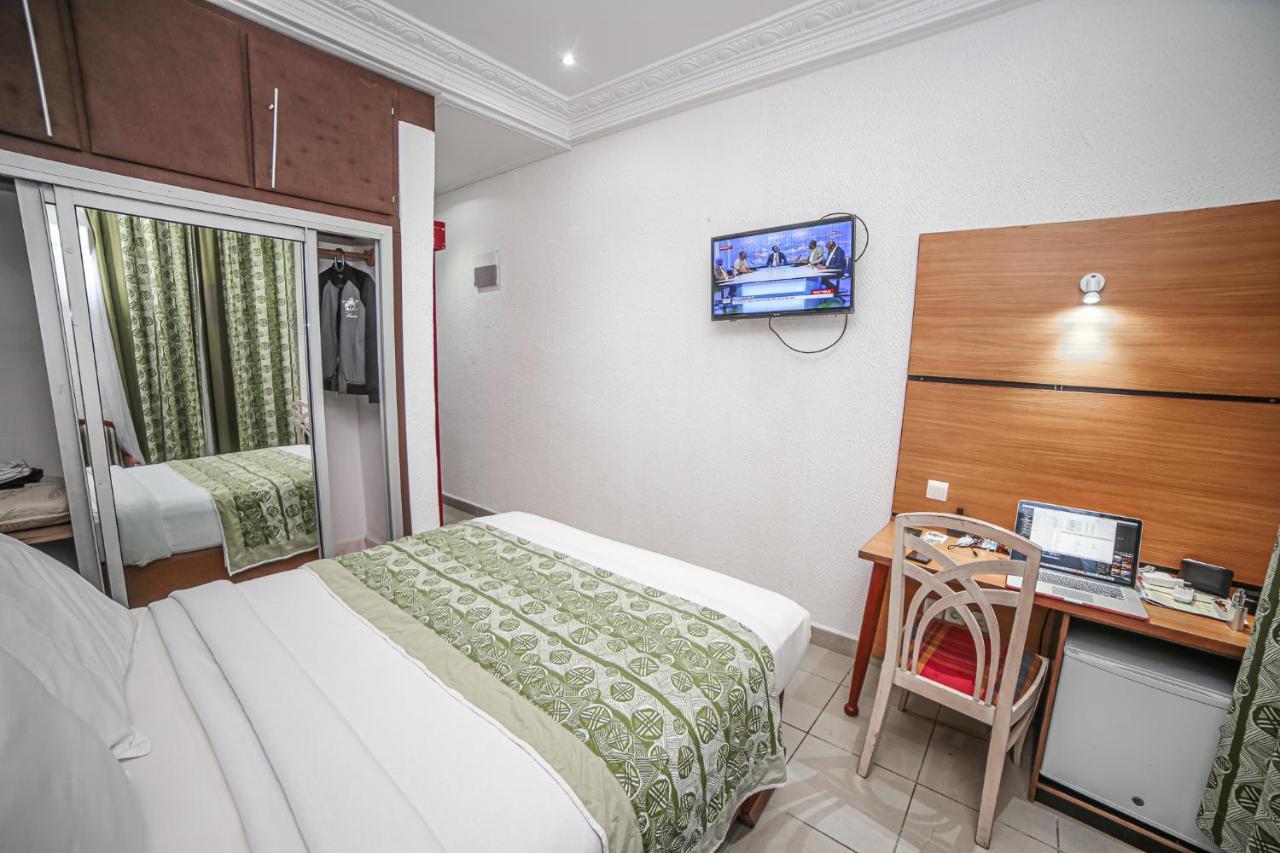 Fini Hotel Bobende Limbe Exteriér fotografie