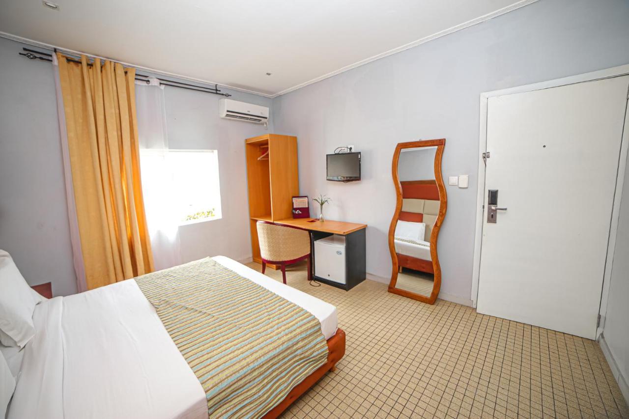 Fini Hotel Bobende Limbe Exteriér fotografie