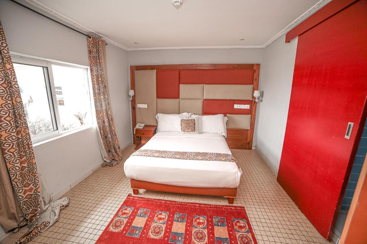 Fini Hotel Bobende Limbe Exteriér fotografie