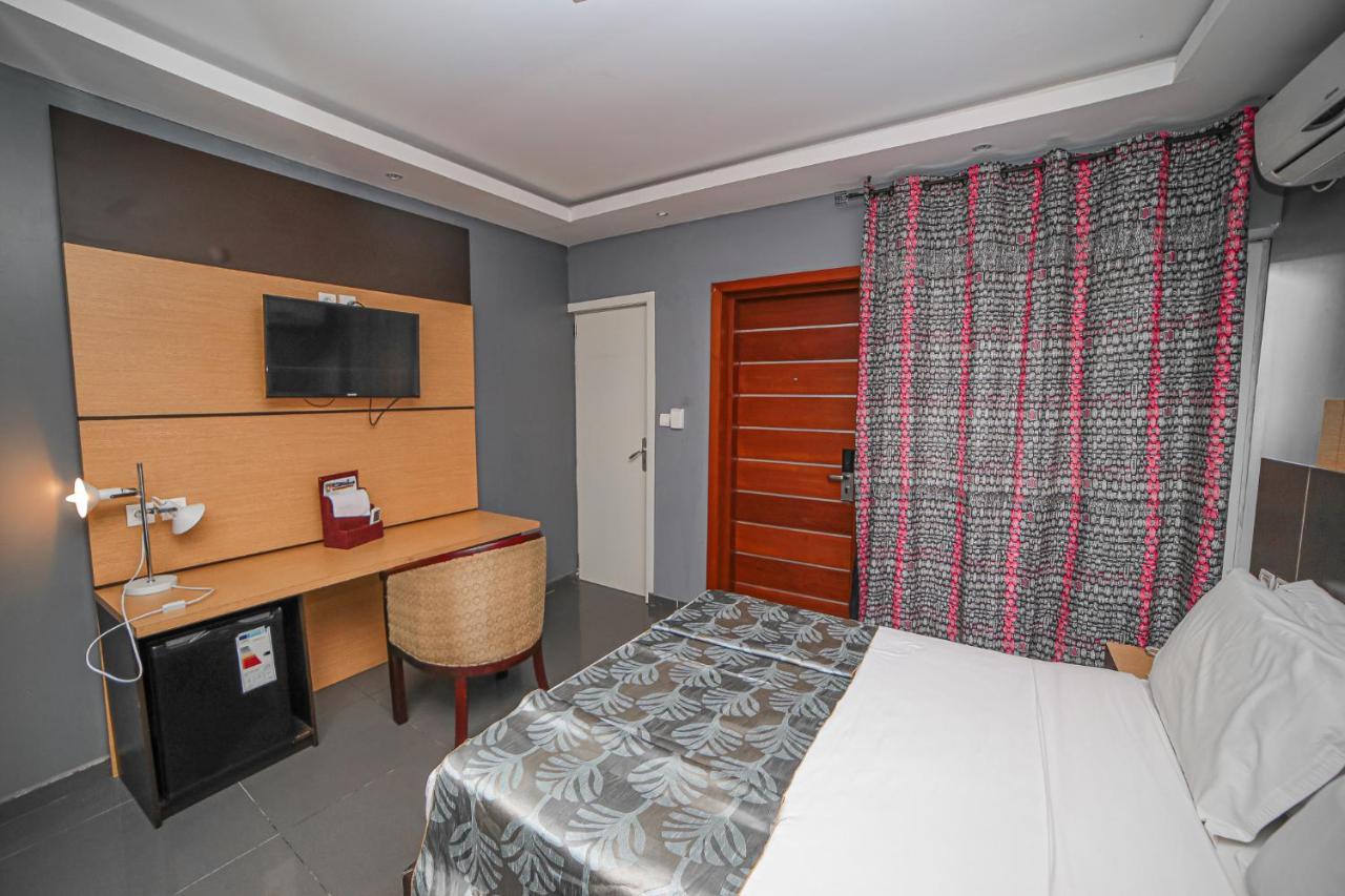 Fini Hotel Bobende Limbe Exteriér fotografie