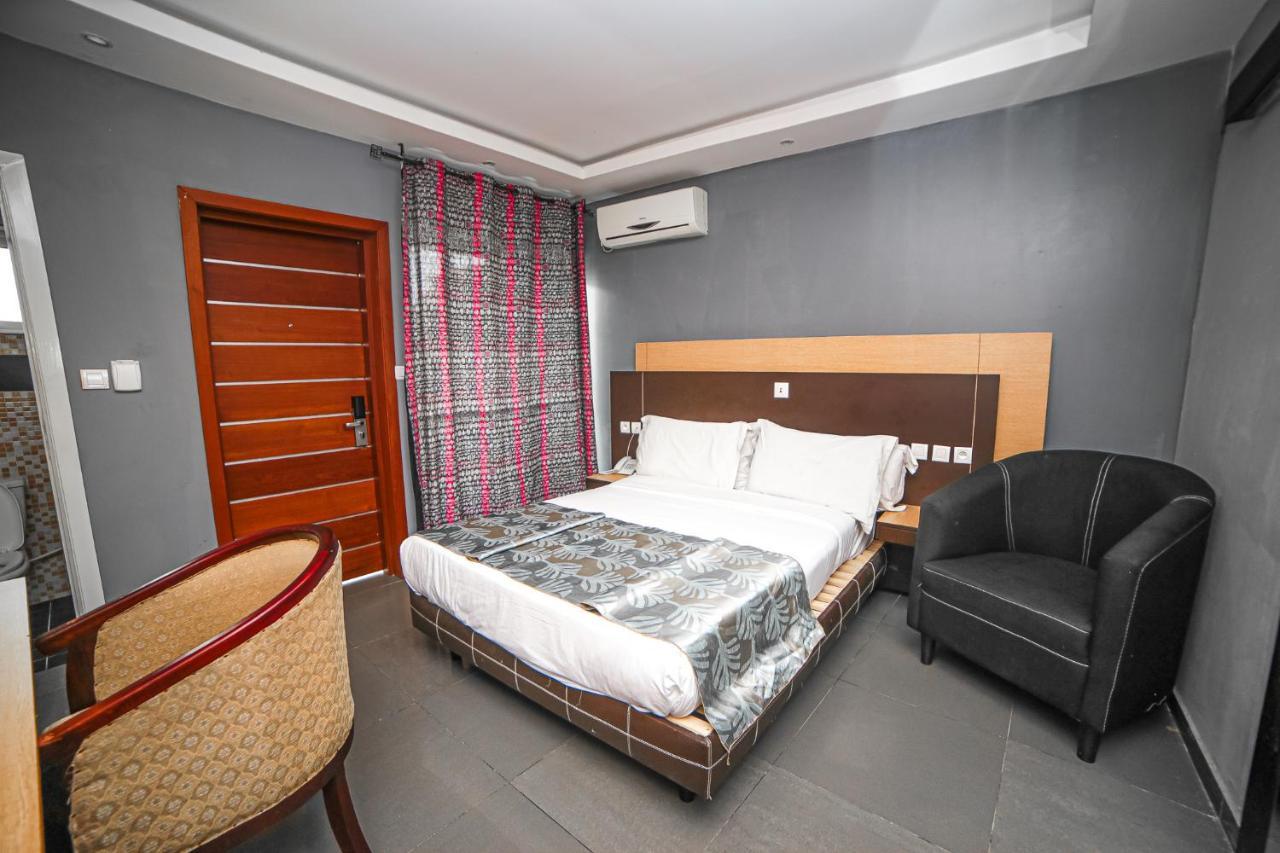Fini Hotel Bobende Limbe Exteriér fotografie