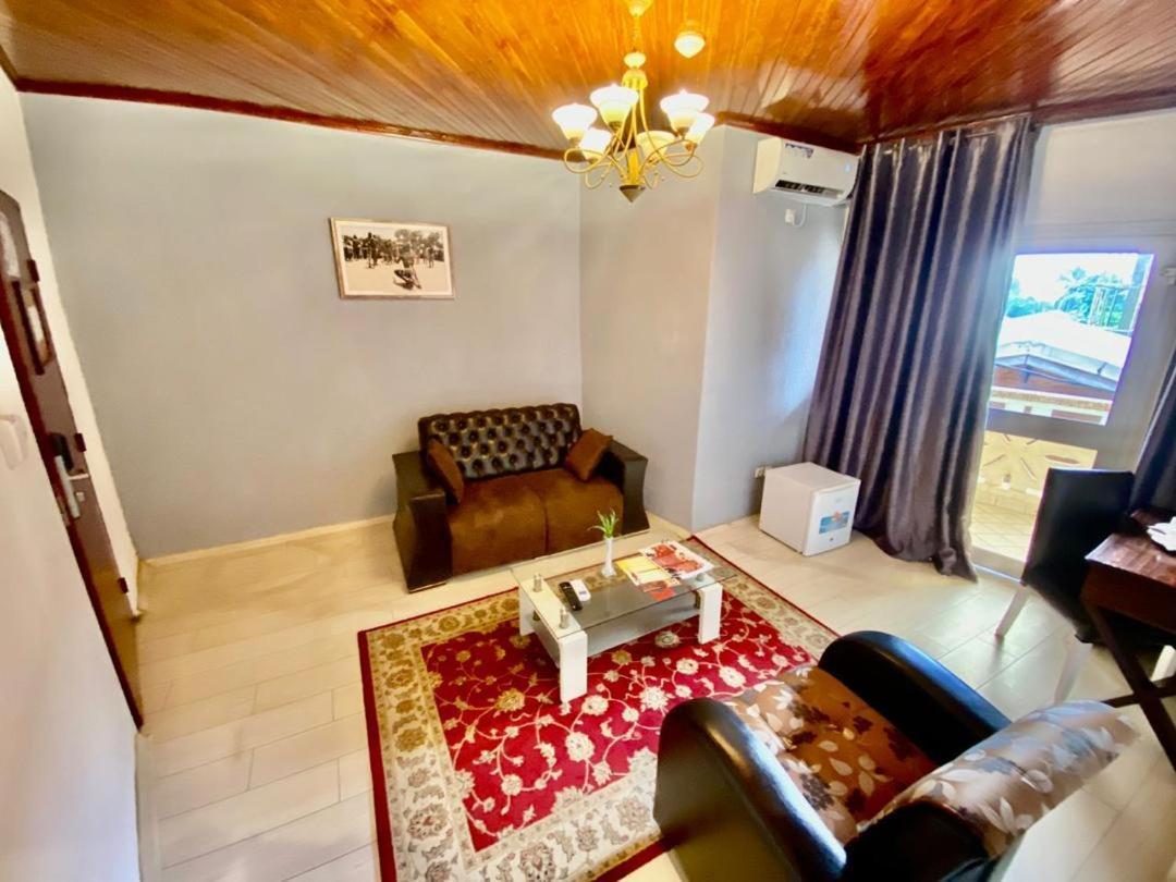 Fini Hotel Bobende Limbe Exteriér fotografie