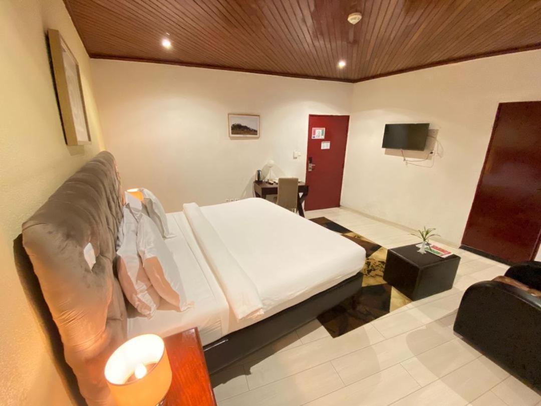 Fini Hotel Bobende Limbe Exteriér fotografie