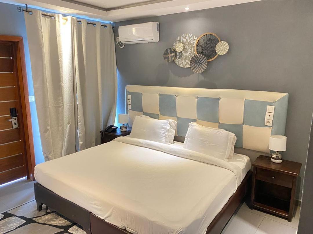 Fini Hotel Bobende Limbe Exteriér fotografie
