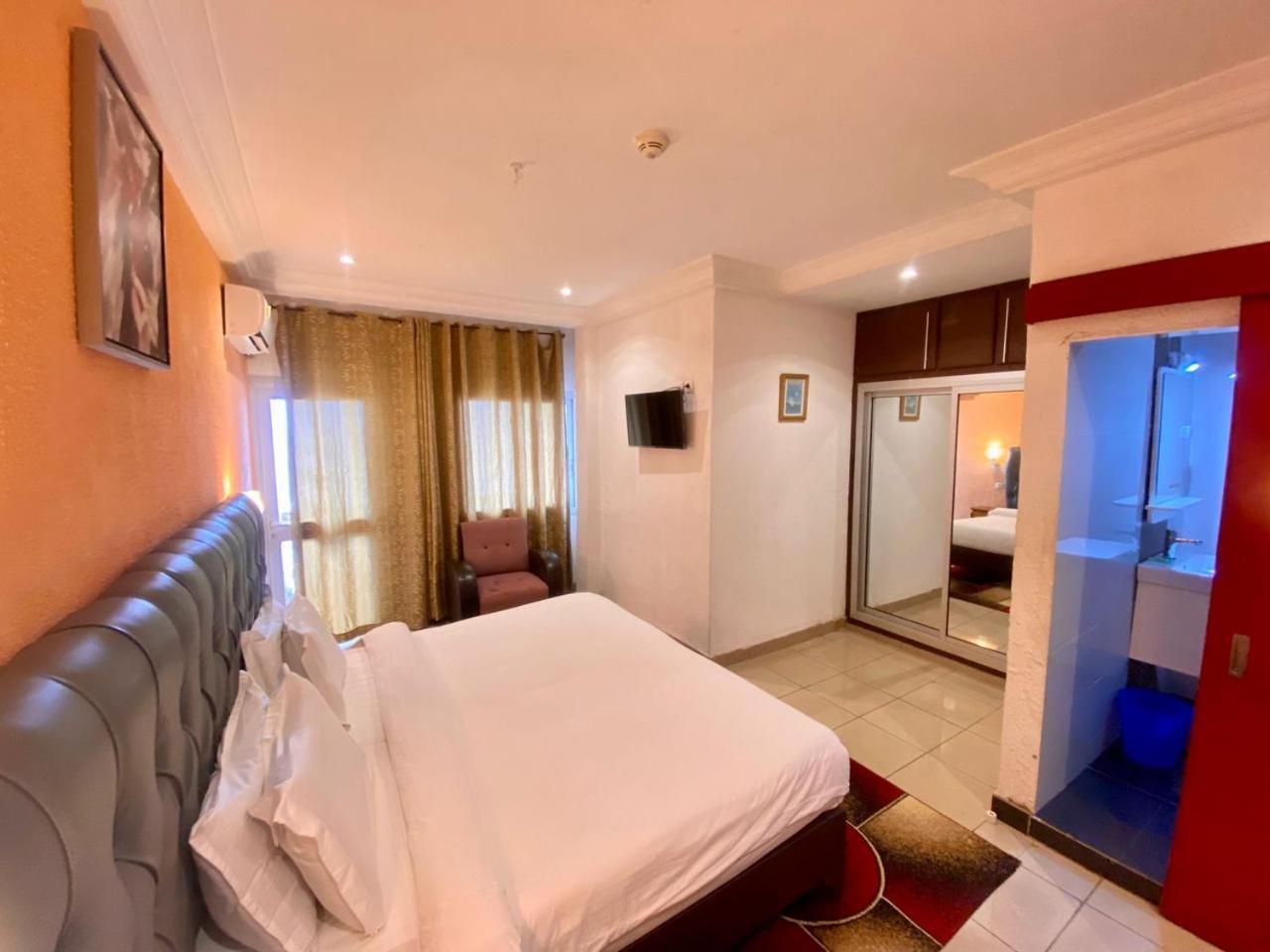 Fini Hotel Bobende Limbe Exteriér fotografie