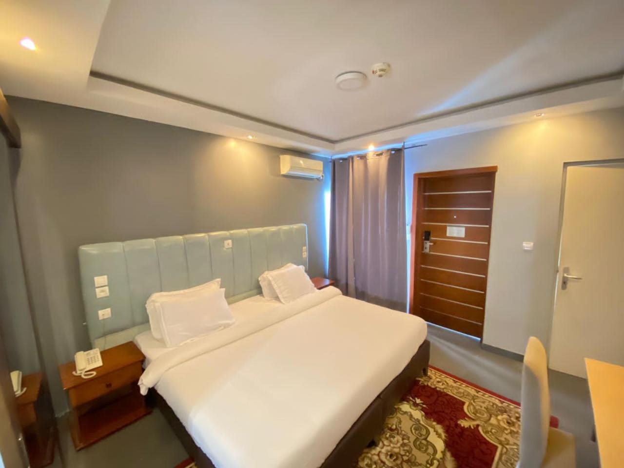 Fini Hotel Bobende Limbe Exteriér fotografie