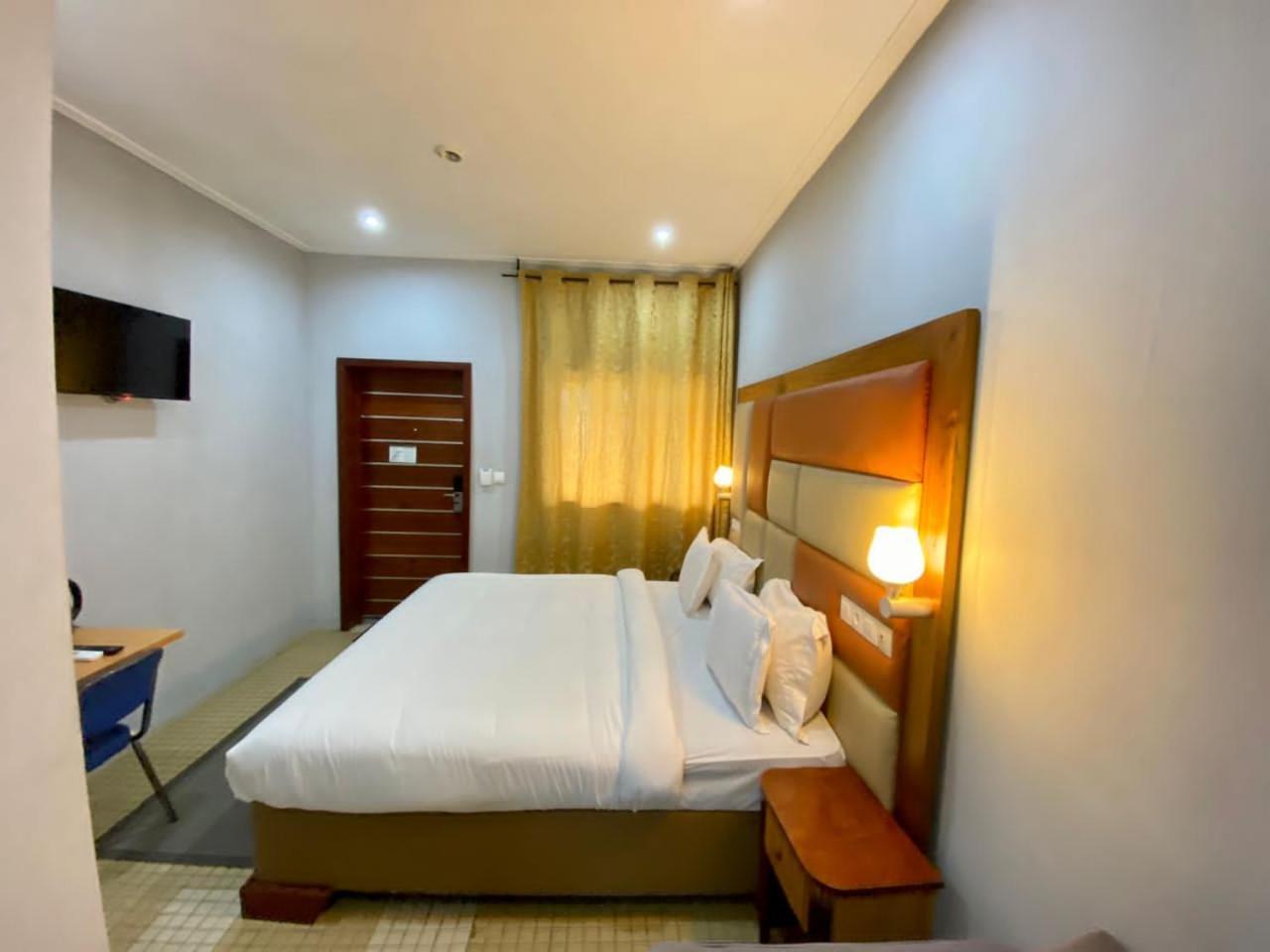 Fini Hotel Bobende Limbe Exteriér fotografie