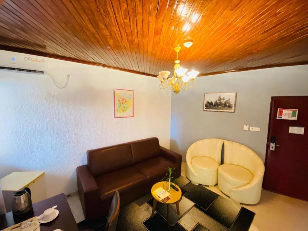 Fini Hotel Bobende Limbe Exteriér fotografie