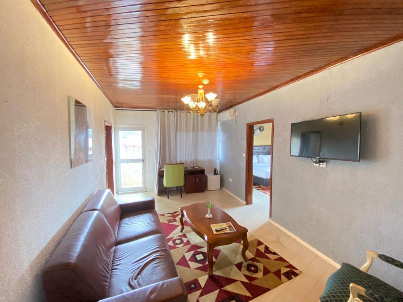 Fini Hotel Bobende Limbe Exteriér fotografie