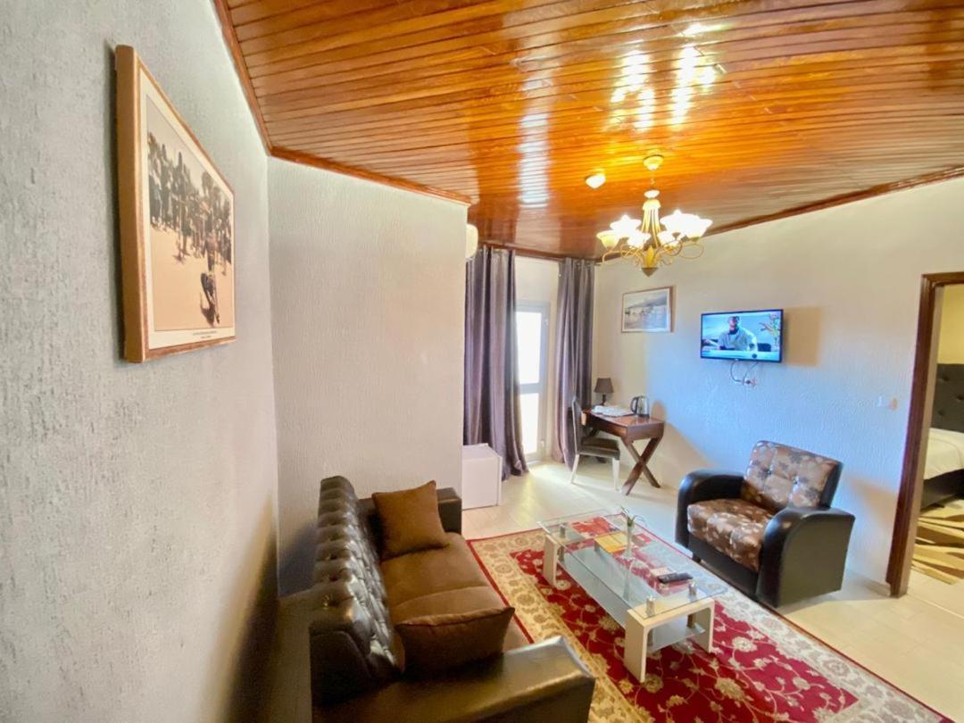 Fini Hotel Bobende Limbe Exteriér fotografie