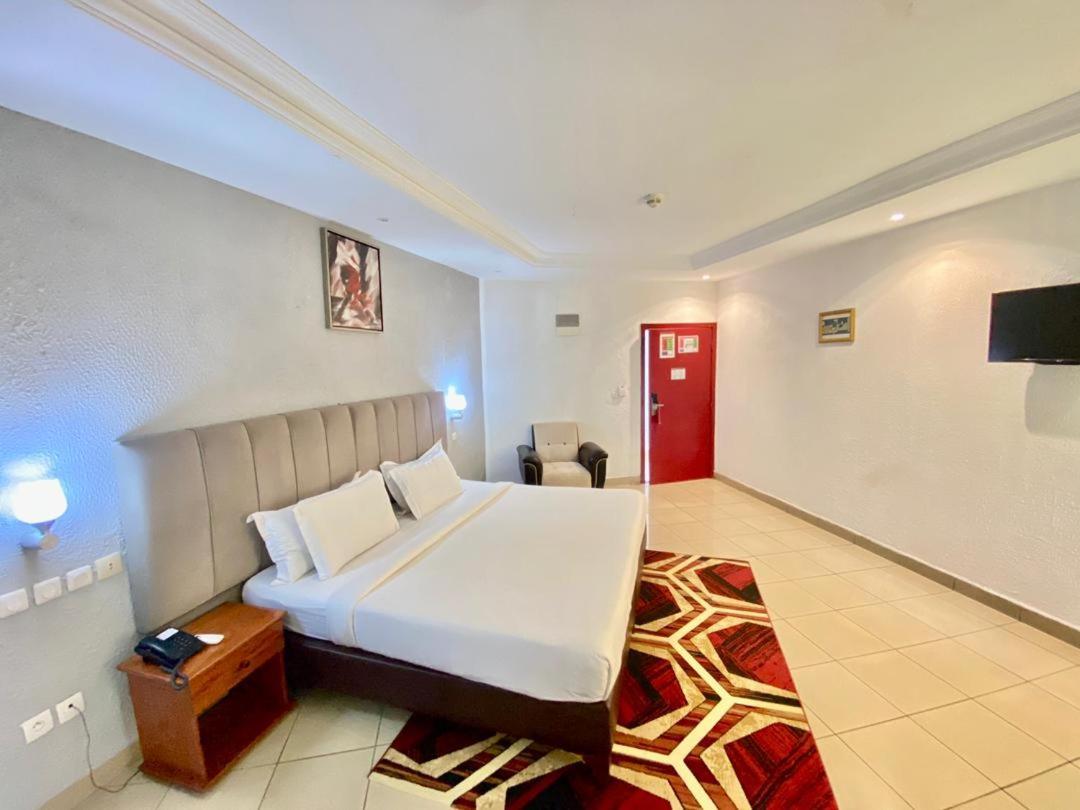 Fini Hotel Bobende Limbe Exteriér fotografie