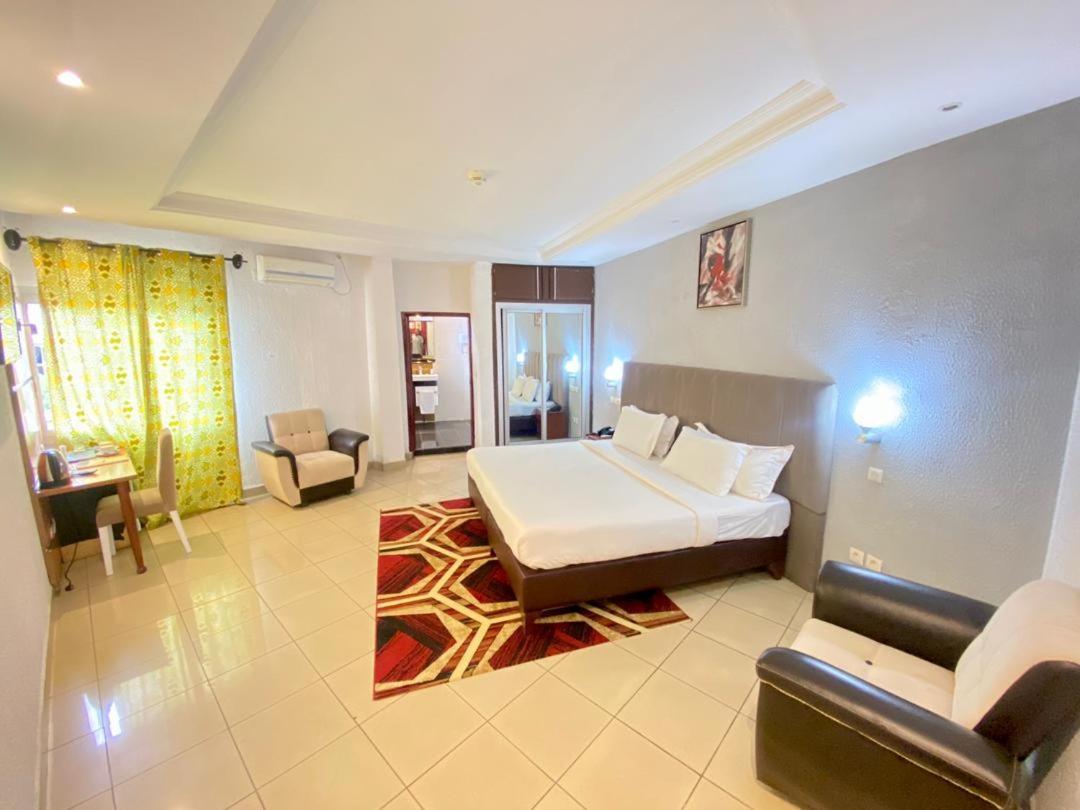 Fini Hotel Bobende Limbe Exteriér fotografie