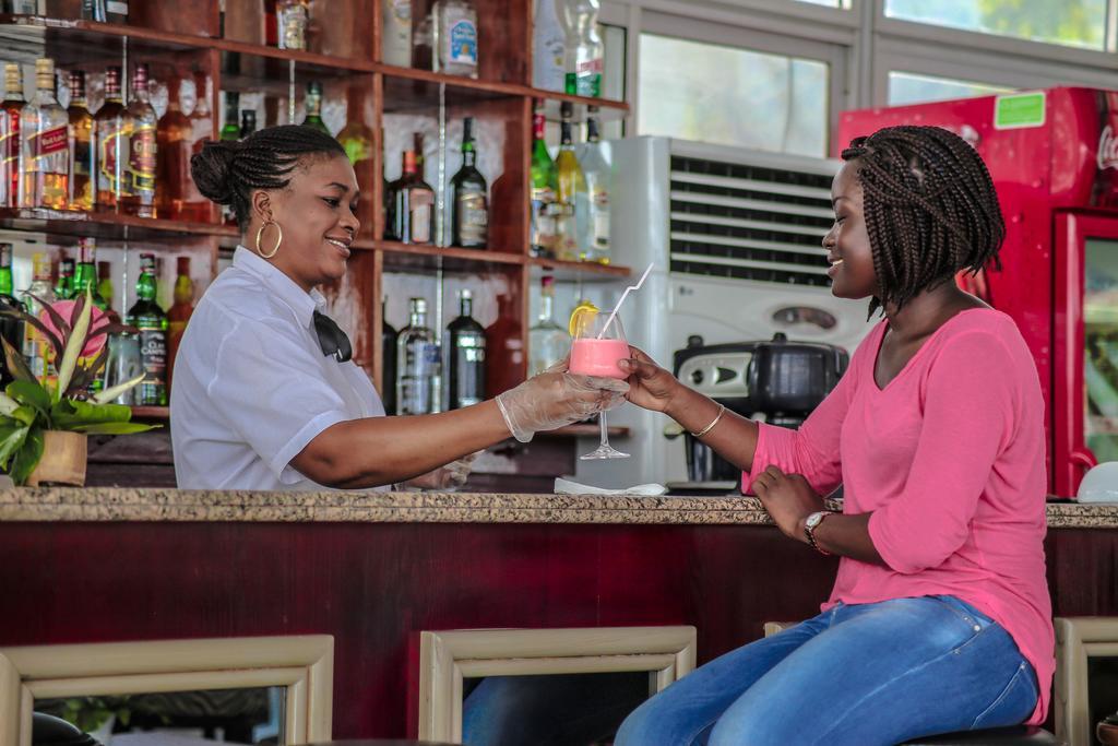 Fini Hotel Bobende Limbe Exteriér fotografie